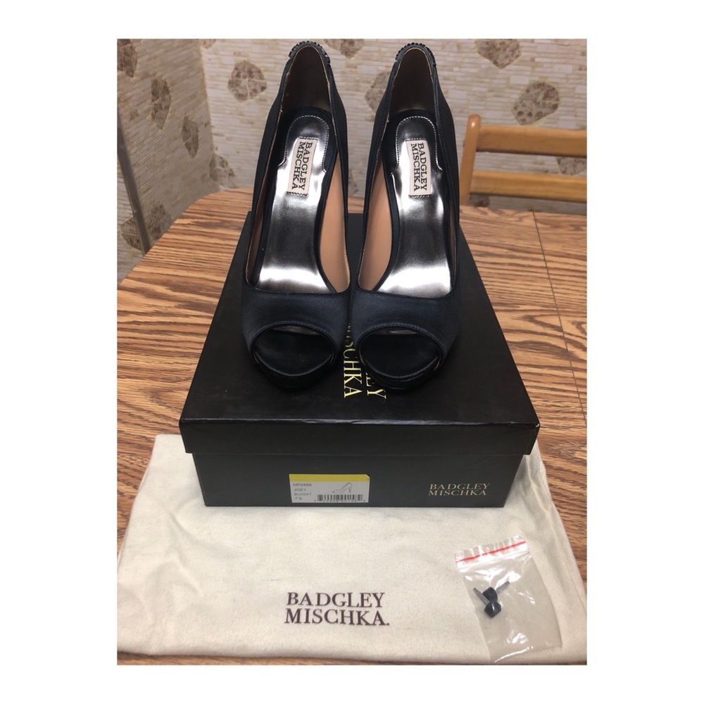 Badgley mischka joey pump